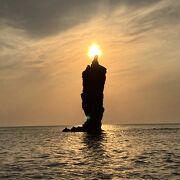 いつまであるのか波の浸食に耐えてますね