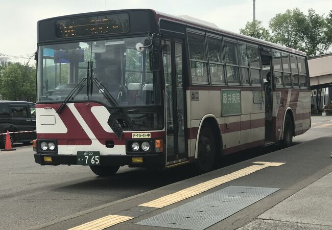 久しぶりに板張り床のバスに乗車