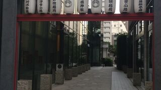 日本橋三越近くにある福徳神社