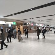 新千歳空港・空港店間は、約10分おきに所要15分の送迎バス