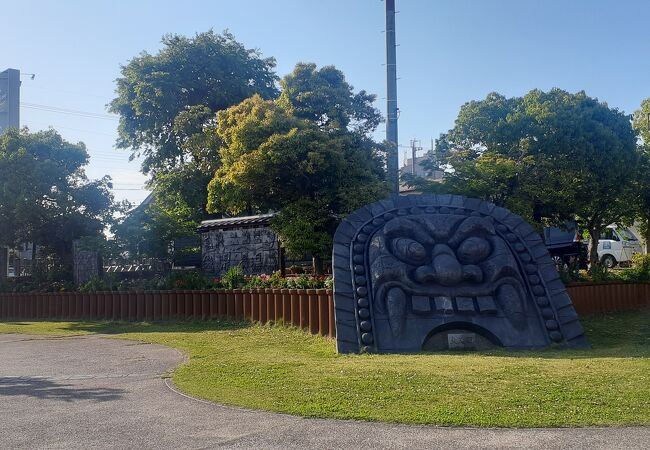 名鉄・高浜港駅の目の前の広場です