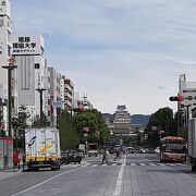 姫路駅から姫路城にまっすぐ伸びる大通り