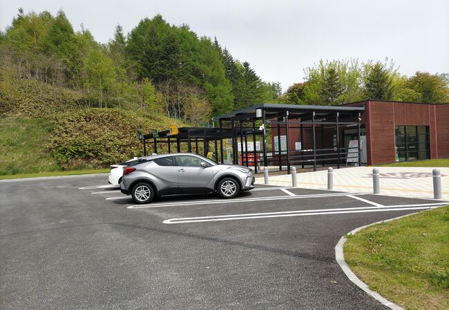 トイレと自動販売機のみのPA、噴火湾展望公園