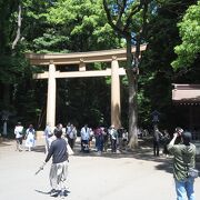 代々木にあり、明治天皇と昭憲皇太后をお祀りする神社です。