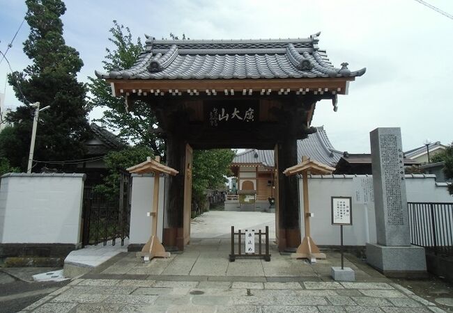 ８月の縁日では賑わいを見せる、徳川縁のお寺