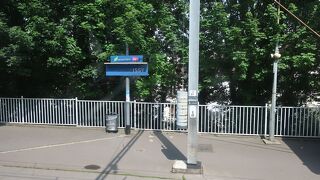 ヴェルサイユに向かう時に利用しました