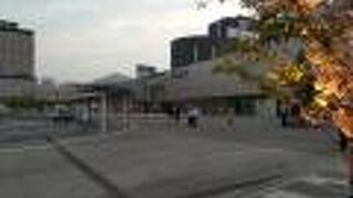 函館本線の起点駅、函館朝市までも歩いて直ぐ　