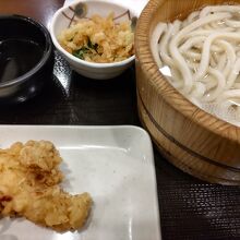 「 丸亀製麺 」では毎月1日、「釜揚げうどん」が半額