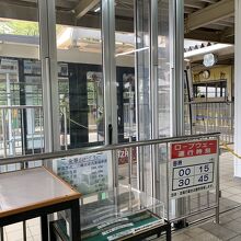 カゴはそれほど大きくはありません