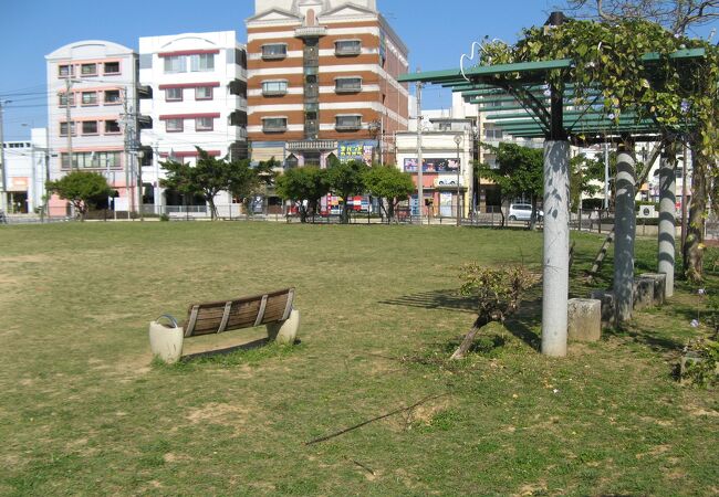 地元の方々や子供たちが利用する公園