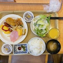 食事はガッツリバイキング。。