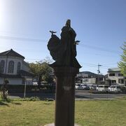 祈りを捧げる細川ガラシャ像