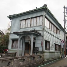 水色の洋風建築