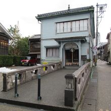 橋風のアプローチ