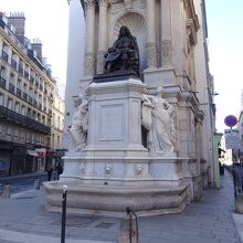 立派なモニュメントです