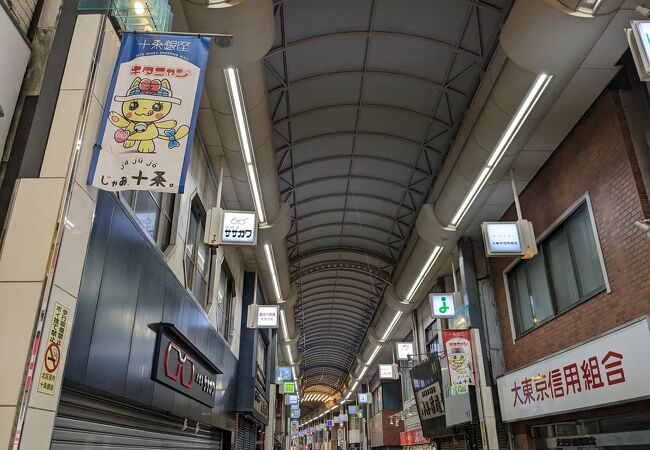 活気あるアーケード商店街