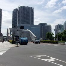 対岸の月島にはタワーマンションが建ち並び、昔日の面影はない。