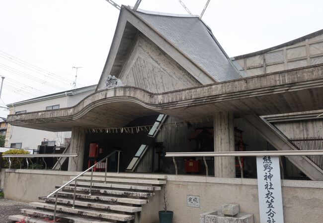 住宅街の神社