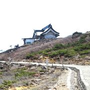 かったみねじんじゃ、蔵王連峰の刈田山頂にあるコンクリートの神社