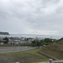 コンキリエの駐車場からの厚岸湾・住宅街