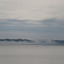 最後に霧に浮かぶ対岸の半島