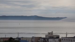 霧の対岸の半島がみえる「コンキリエ」からの厚岸湾の眺めは幻想的でした