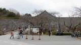 「三の丸西駐車場」に車を停め篠山城の石垣とお堀などを見て回りました