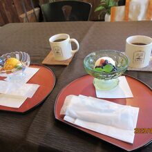酒蔵カフェ：カフェ用スペースでお茶