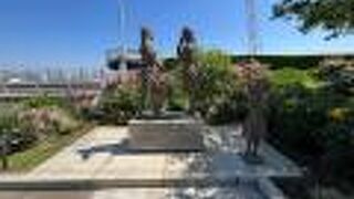 ガールスカウトの記念像！