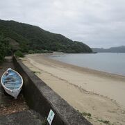 晴れていれば海の透明度が高く青色をした美しい海です。