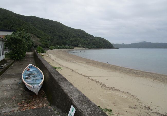 晴れていれば海の透明度が高く青色をした美しい海です。