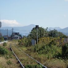 肥後大津駅から阿蘇山を望む