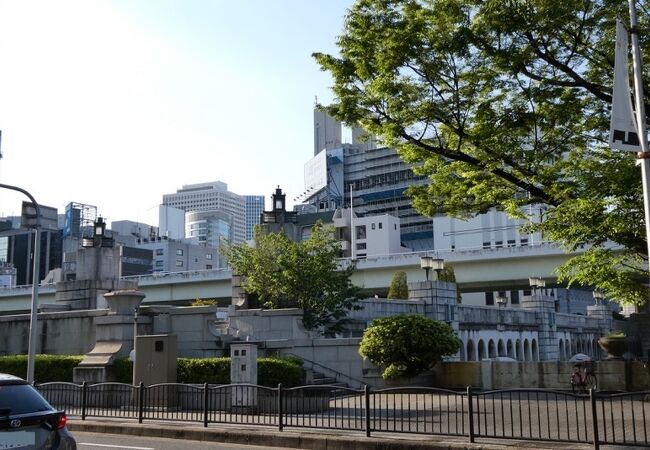 複雑なつくりの橋。