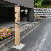 神社が名前の由来。