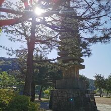 浮島十三重石塔