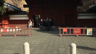 赤門は文京区本郷にある東京大学のキャンパスにあります