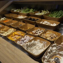 野菜バーは種類が豊富。