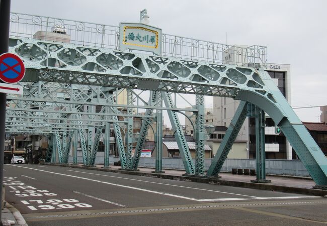 金沢の水色の橋