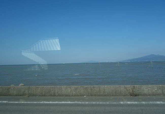 海中の電柱列。できれば干潮のときに。