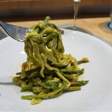 アスパラガスのグリーンソース 手打ちパスタ