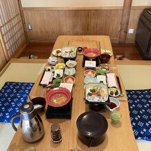 食事も個室で。