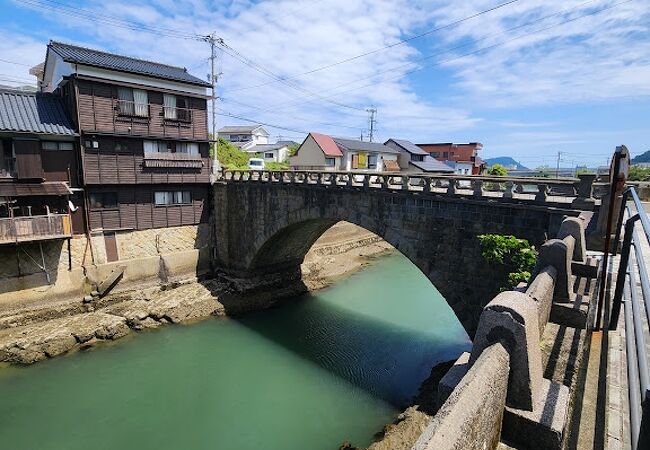 運河にかかる橋