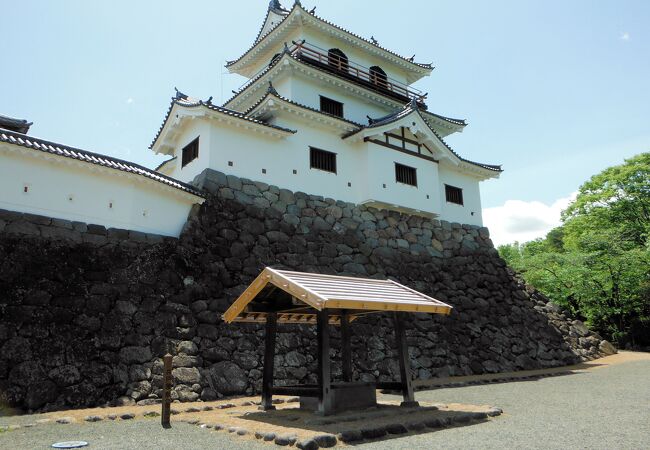 天守閣に入る前から立派さが分かる