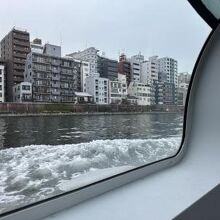 隅田川を上ります。