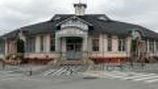 旧篠山町役場を利用した観光施設ですが駐車場が無いのが不便です。