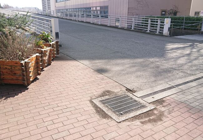 週末お昼頃、あゆみ橋は、のどかな雰囲気でした。