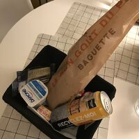 毎日焼きたてのパンが届けられます