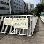 田町駅から信号渡ってすぐ