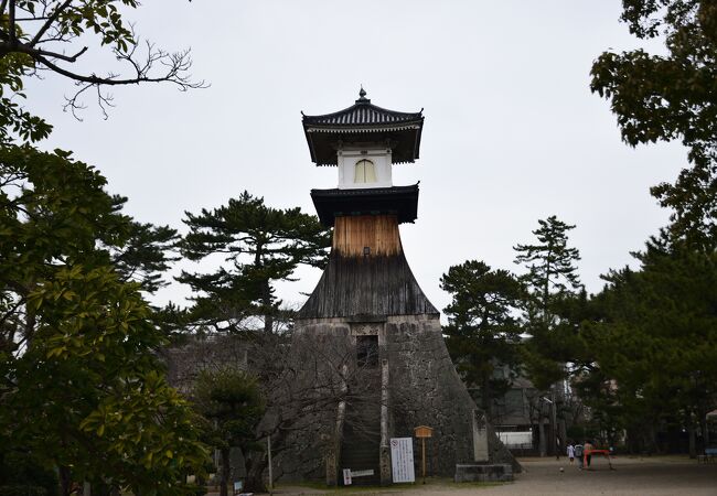 瀬戸内海を航行する船のために設けられた高燈籠