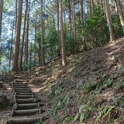 足助の、小高い山